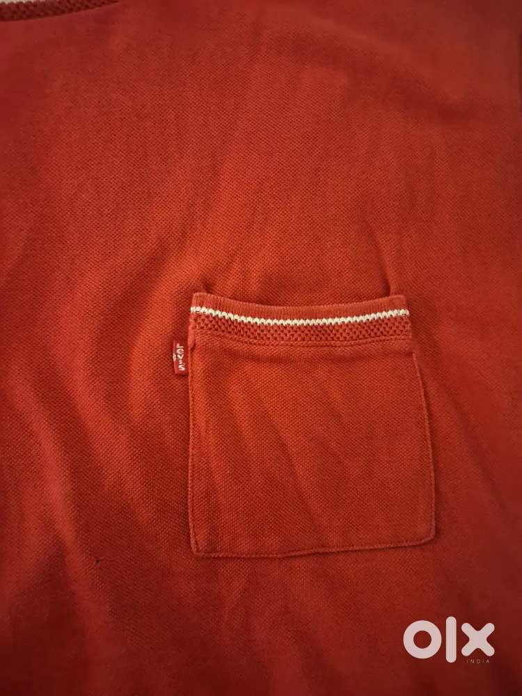 Levi’s Men’s Red Casual T-Shirt with