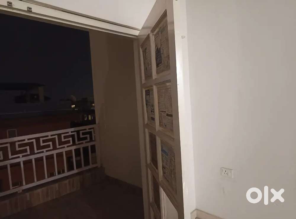 3bhk flat with balcony, kitchen, hall(common)