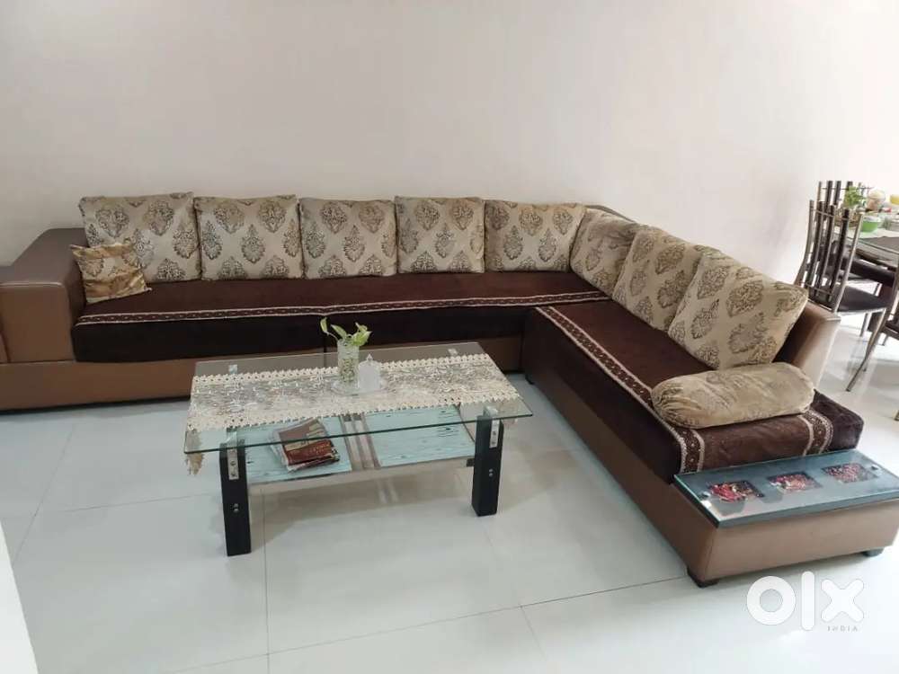 L shaped sofa set with centre table