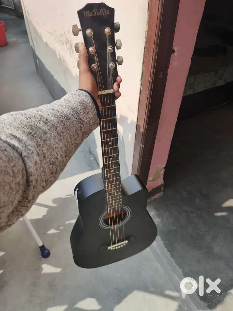 Gittar chaaiye to call kro