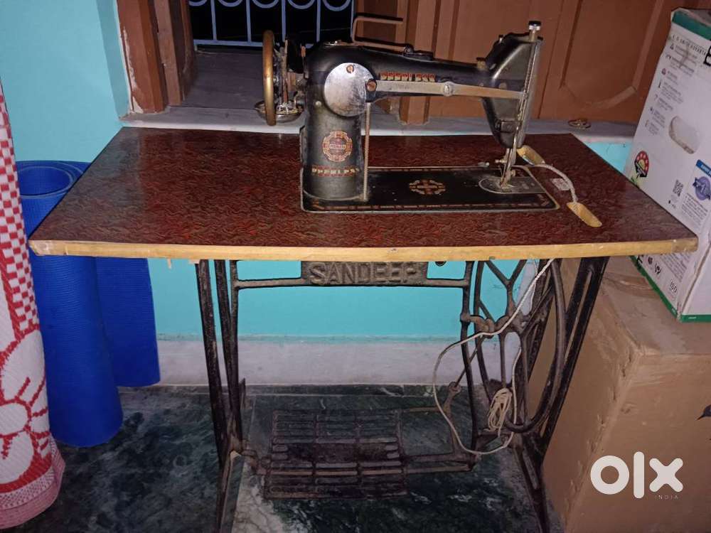 Sewing machine and box alna dressing table