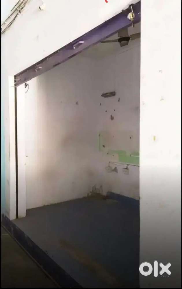 Shop for rent(katre ke ander)  ki shop h on luxa road pe