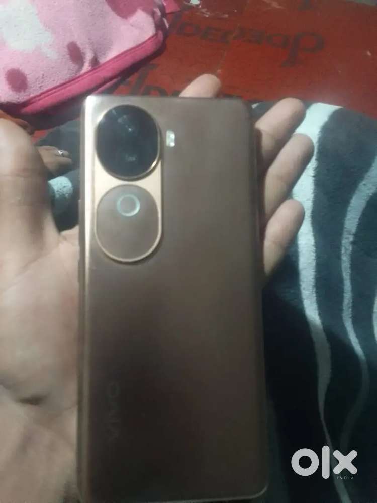 Vivo v40 e