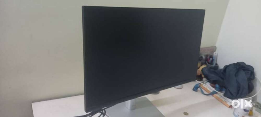 Dell 24 (60.96 cm) FHD Monitor 1920 x 1080 Pixels at 60 HzIPS Panel