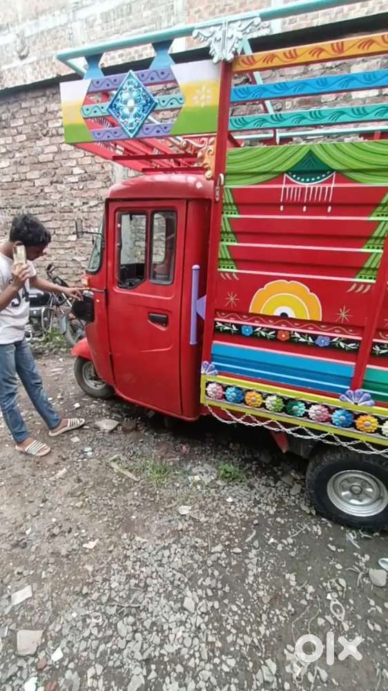Maxima loading rikshaw