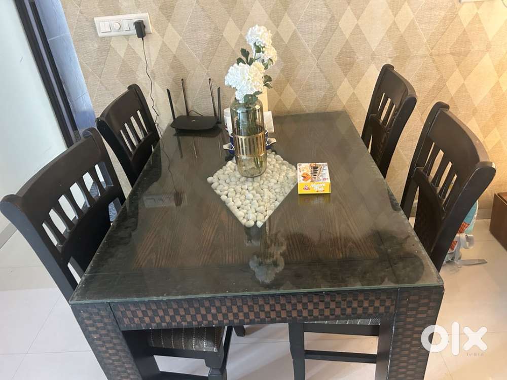 4 seater wooden dining as good as new