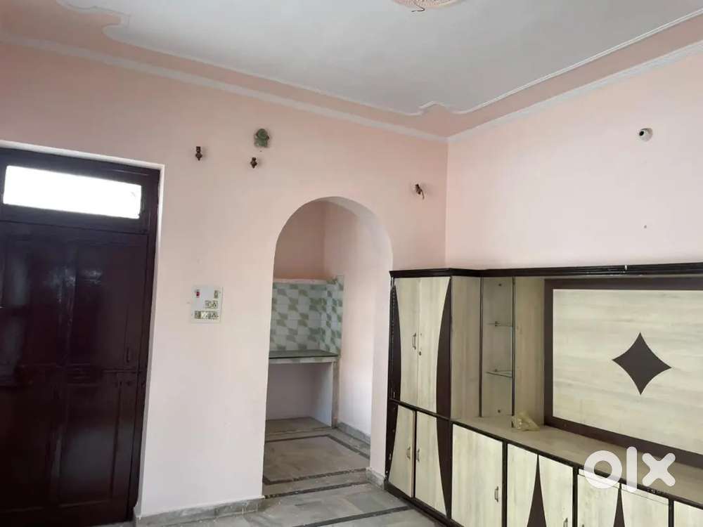 2 rooms 1 bathroom 1 kitchen