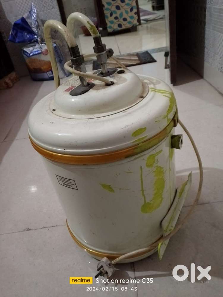 1 year used geyser, personal sale good condition
