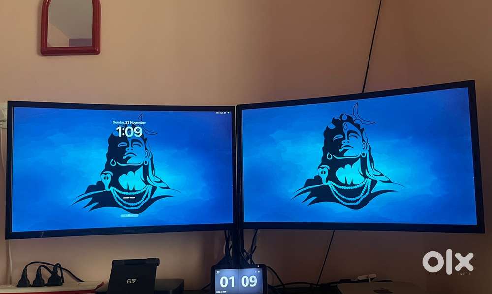 2 monitor 24” Samsung and a Dual monitor stand