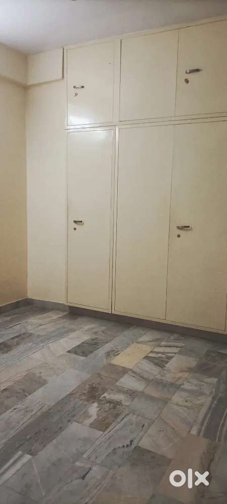 2 bhk flat to let service