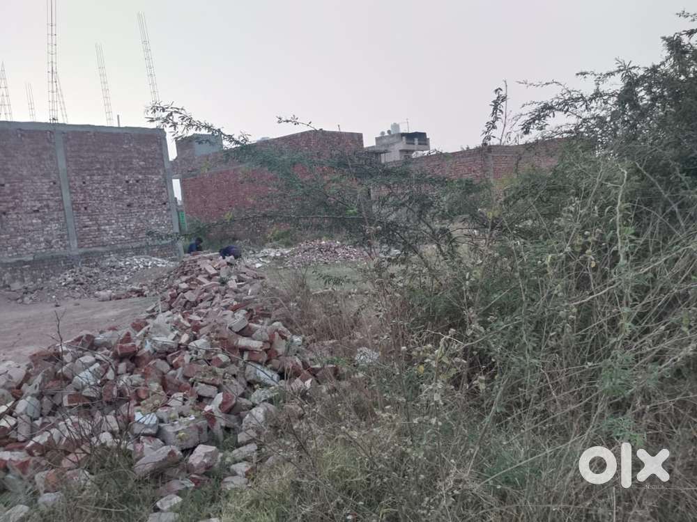 260 gaj plot for sale in royal enclave