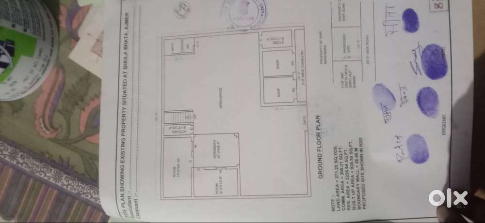 प्लॉट सेल करना है और बाहर 2 दुकान भी है और अंदर एक बोरिंग भी है