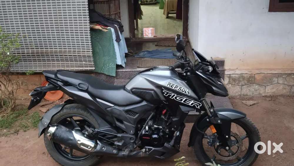 Bike -Honda xblade 162cc good condition,new front tyre, new battery