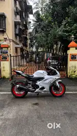 YAMAHA R15 V4