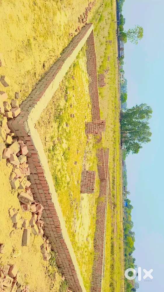 Sitapur Road per bakhshi talab ke aage gate township mein plot