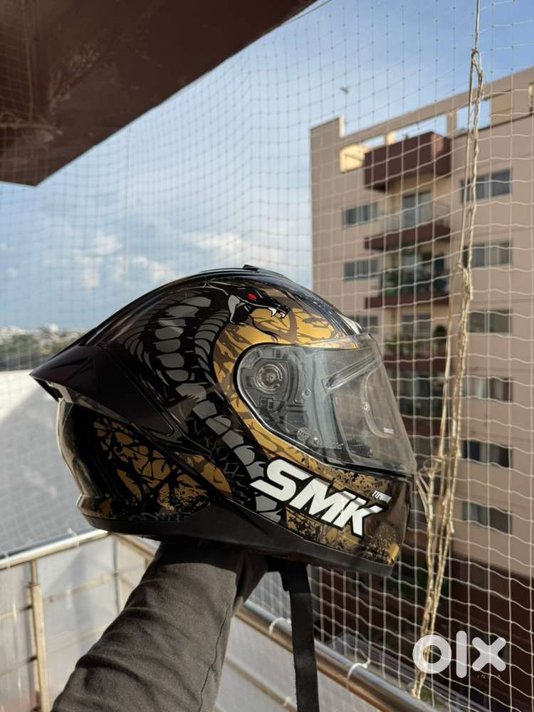 SMK Typhoon Reptile Helmet with PARINI M10 BT System Installed Size -M