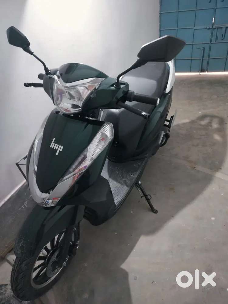 3 months old Hop battert scooter