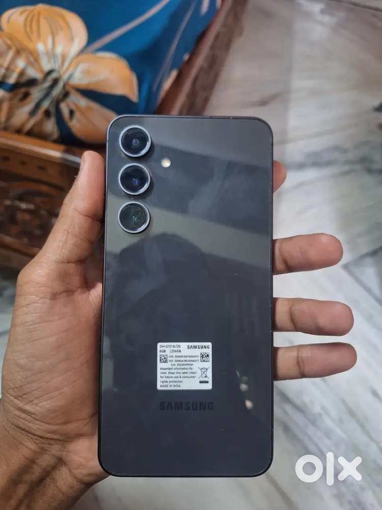 S24 FE 8GB256GB below 1 year