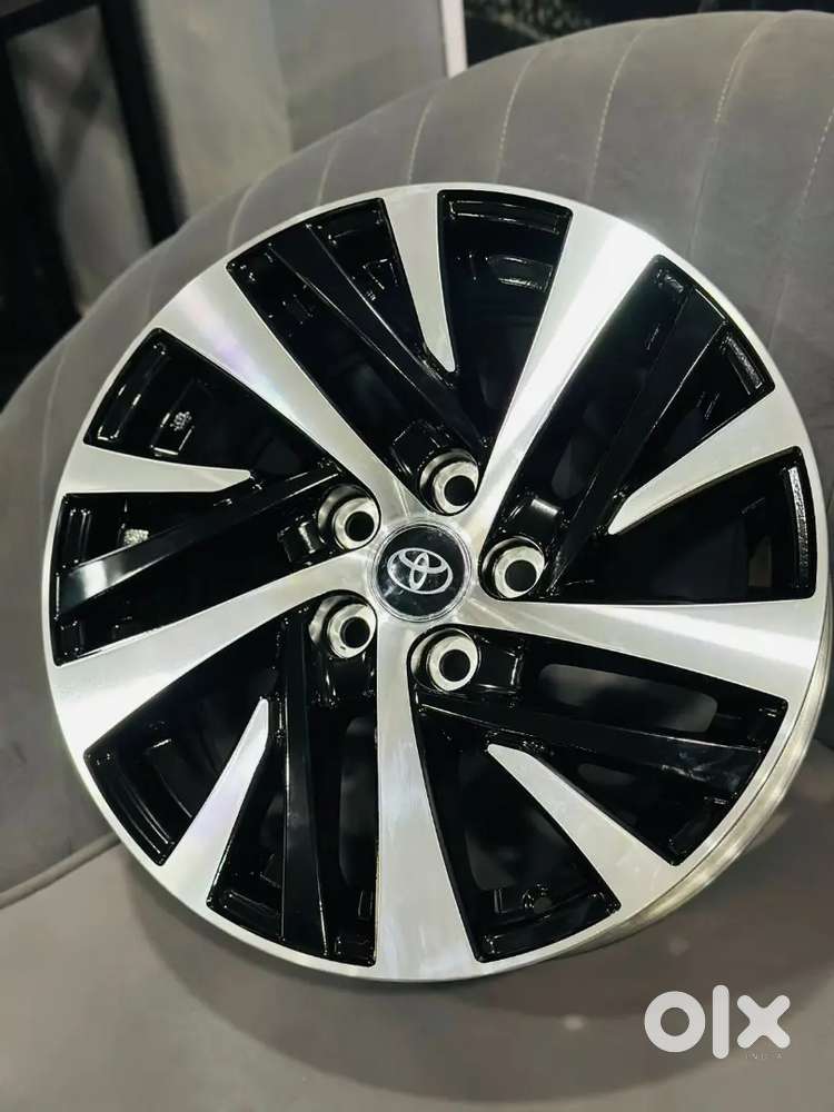 Brand New 17inch Innova Crysta Zx Dual tone OEM Alloys set of 4