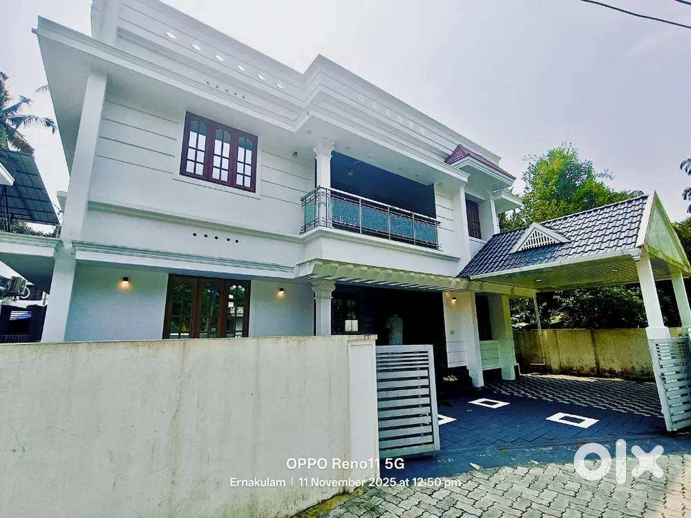 KOONAMMAV, KONGORPPILLY 
PLOTT  5.5 CENT

5 BHK  ATTACHED 85 LAKHS