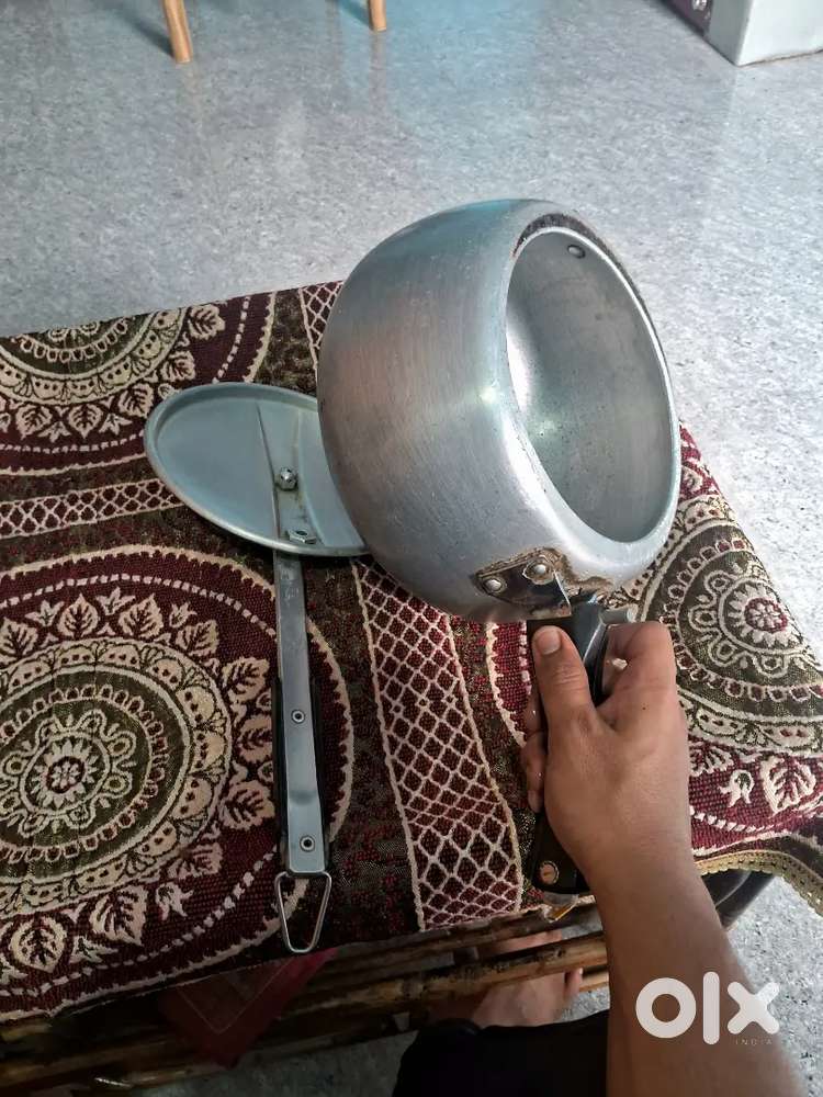 Hawkins Pressure Cooker – Urgent Sale Only ₹400 (Today Only)