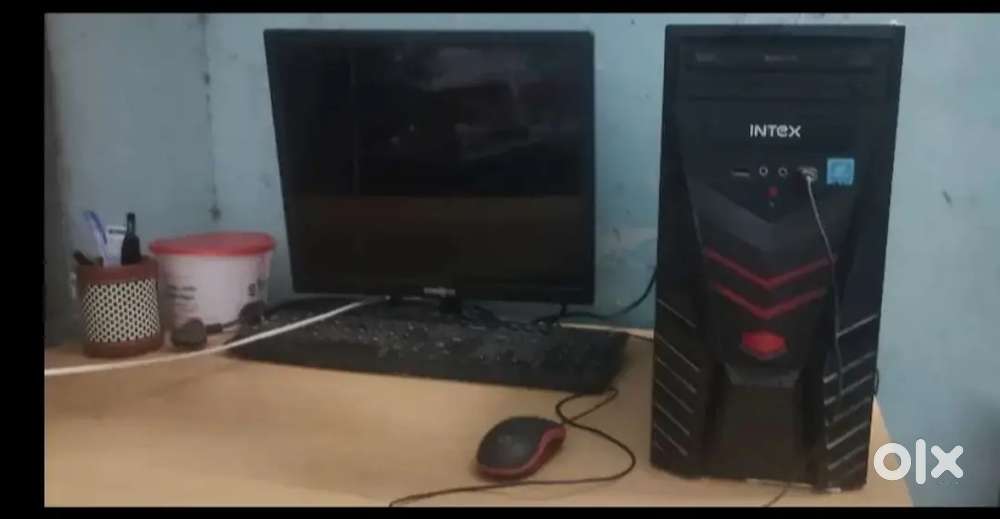 Desktop Computer with Monitor, Keyboard & Mouse – Intex Cabinet