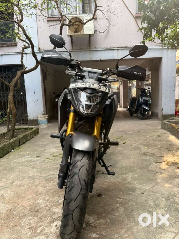 Honda CB300F DLX
