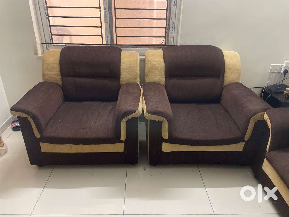Well maintained sofa for sale!