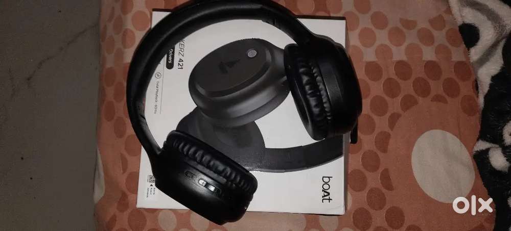 A brand new boat rockerz 421 1 months used