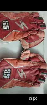 Right hand wicket keeper gloves