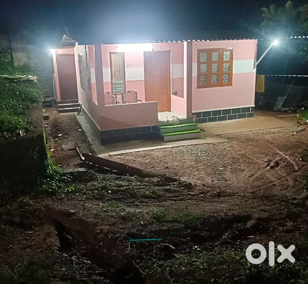 1 bhk house for rent, near by pallichal. Suitable for small family