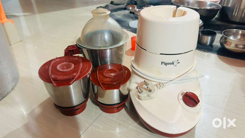 Pigeon mixer with 3 jars