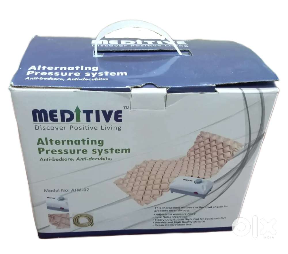Therapeutic mattress with pump
