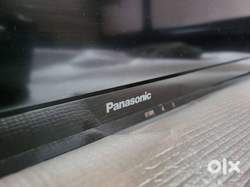 Panasonic 32-inch TV - Excellent Condition, Media Player Built-In