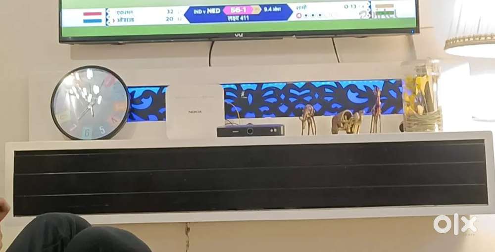 Solid Wall mounted tv unit