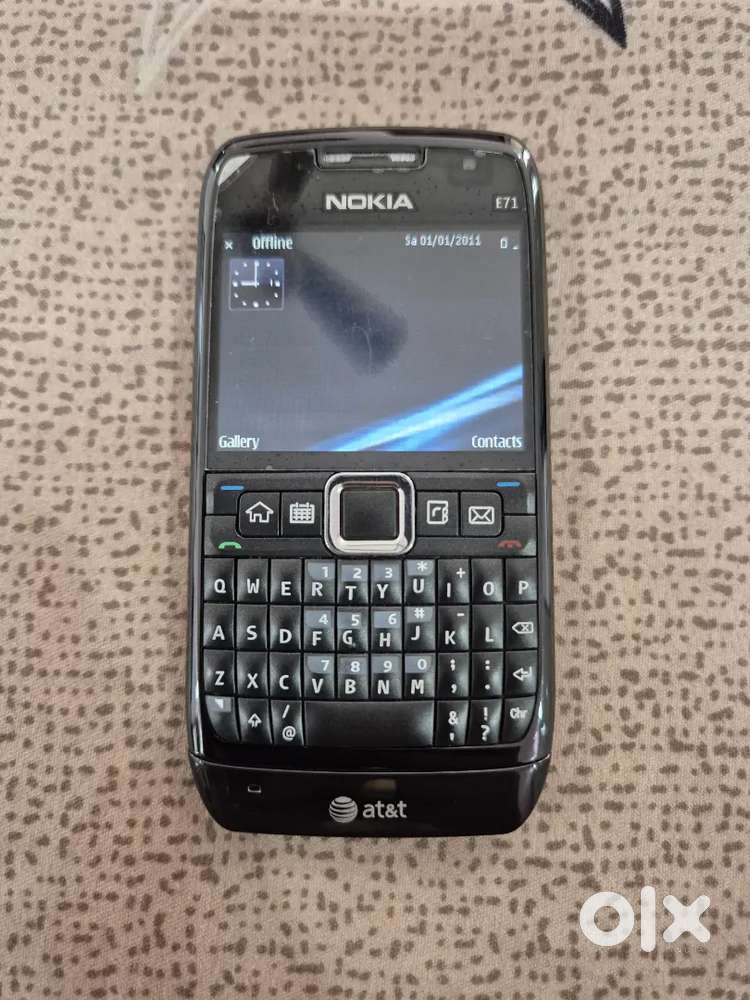 Nokia E71.