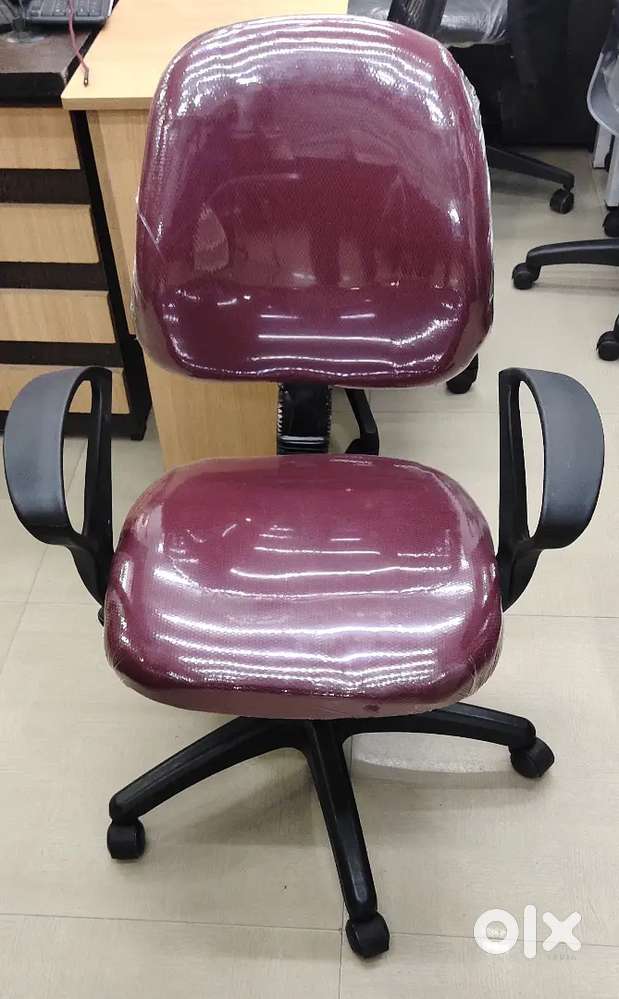 New computer table at Rs 2300 with warranty suits office & individual