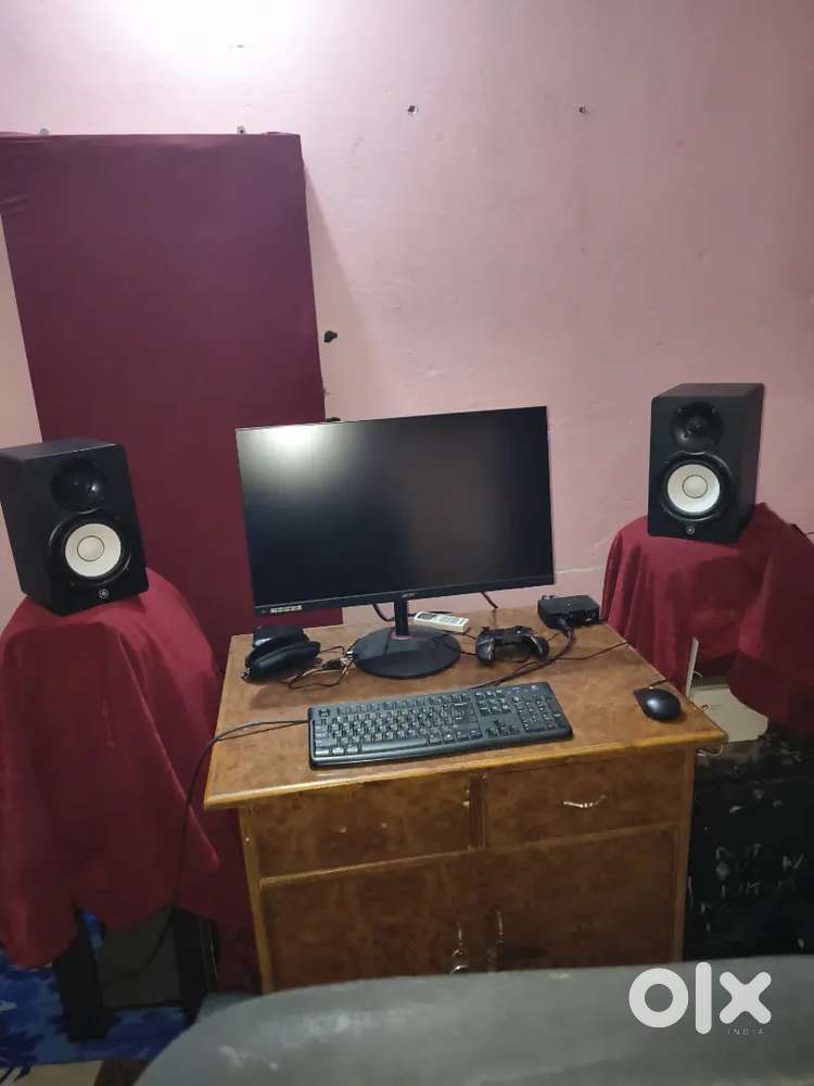 YAMAHA HS5 STUDIO MONITORS