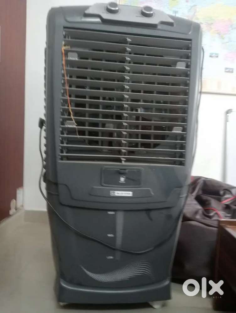 Cooler plastic with rollers