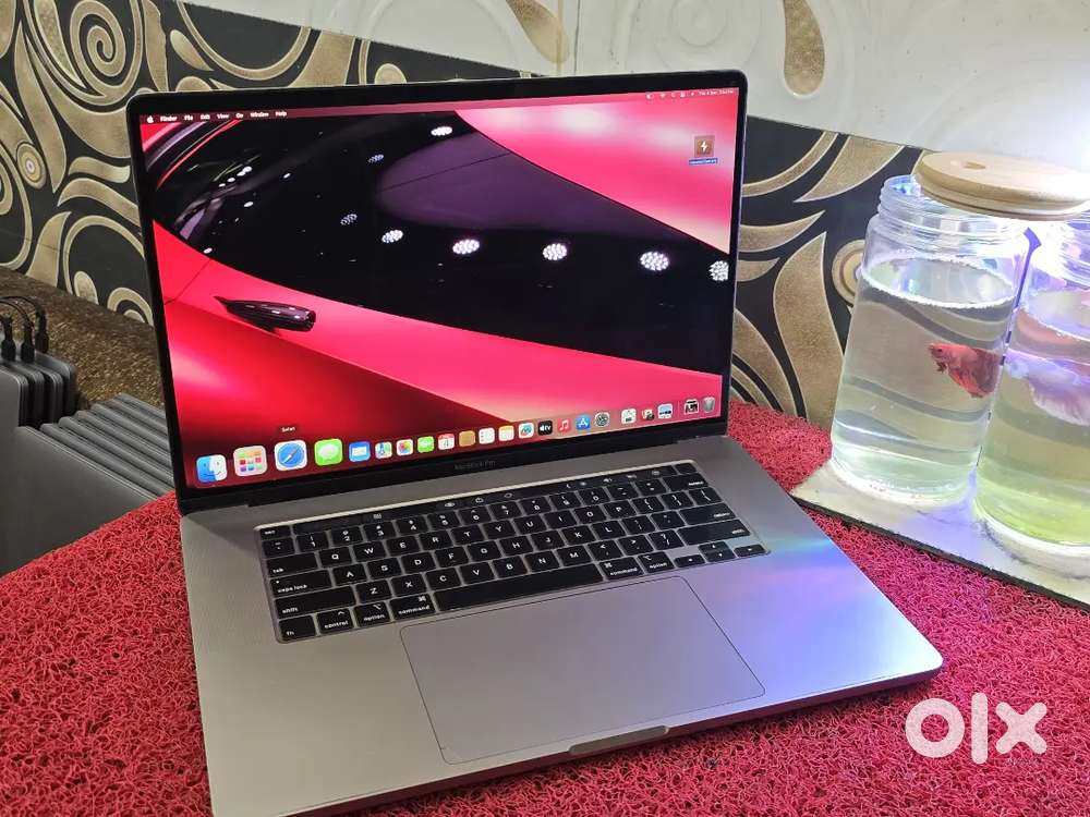 Apple Macbook Pro 2020 i7 16gb 512gb 5.5gb Graphics 16inch Retina