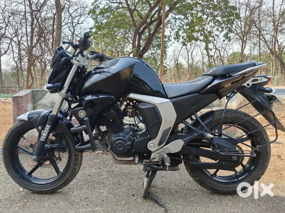 FZ V2 BLACK COLOUR FOR SALE IN GOOD CONDITION