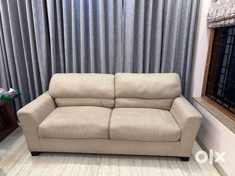 8 seats sofa set and centre table