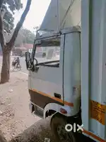 14ft Tata or Eicher gaadi h jisko porter chlana aata ho