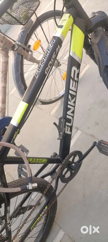 Hero and Neelam brand new cycle