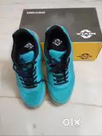 Sports shoes