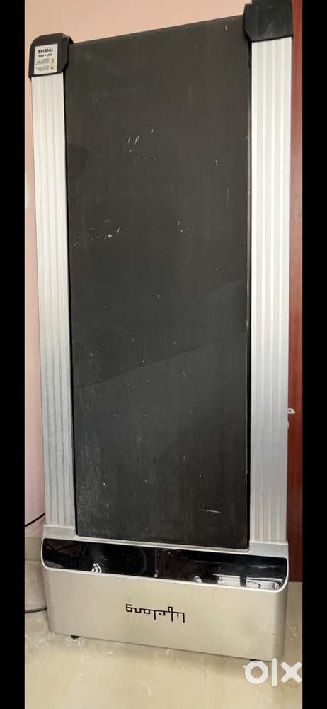 Treadmill (foldable) in perfect condition