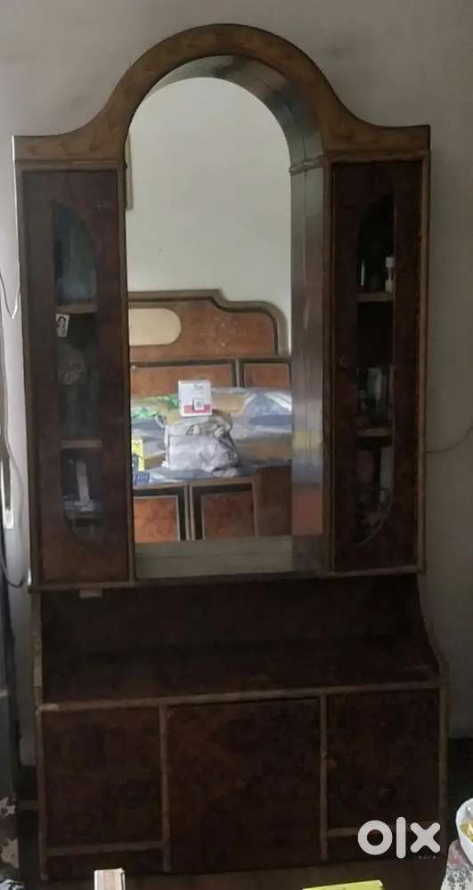 Dressing table