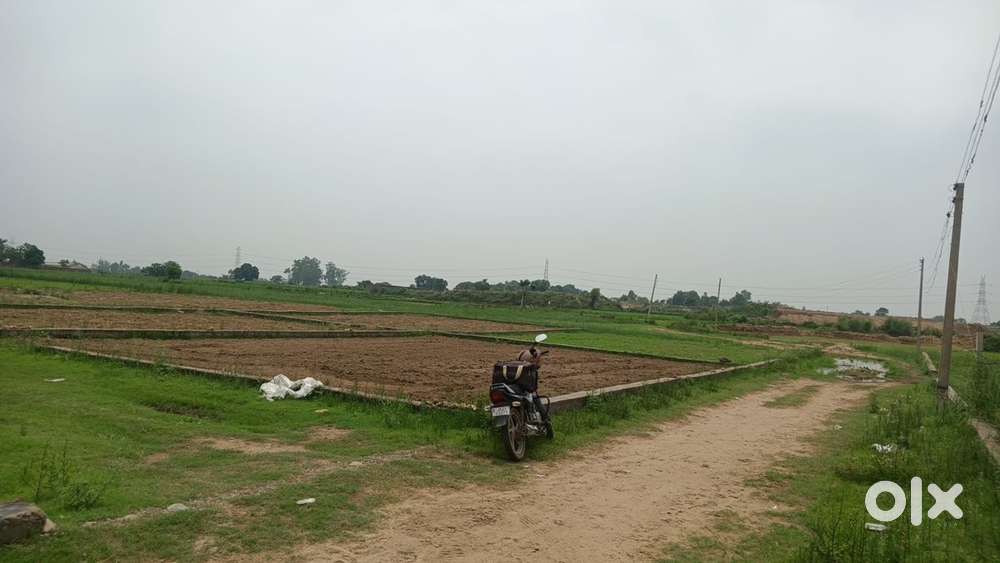 10 marla plot 20 ft road