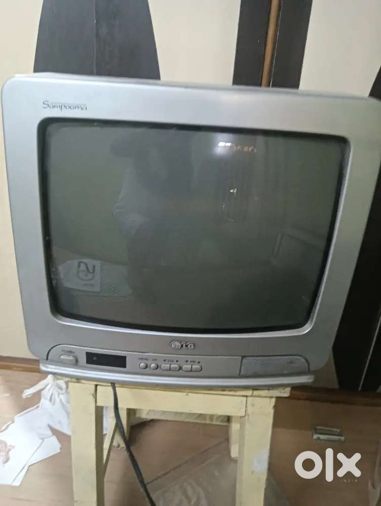 LG portable TV with remote