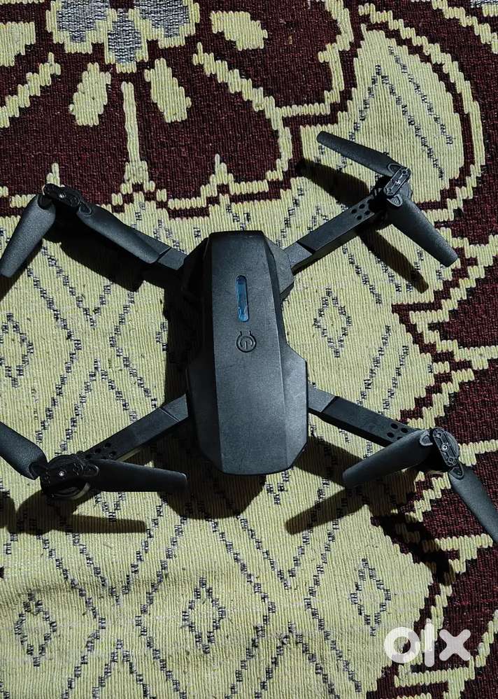 FOLDABLE DRONE E88